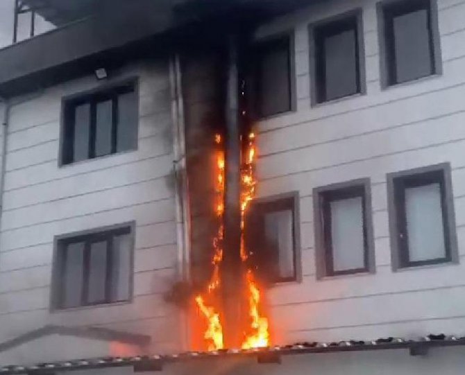 Kız Öğrenci Yurdunda Yangın Paniği