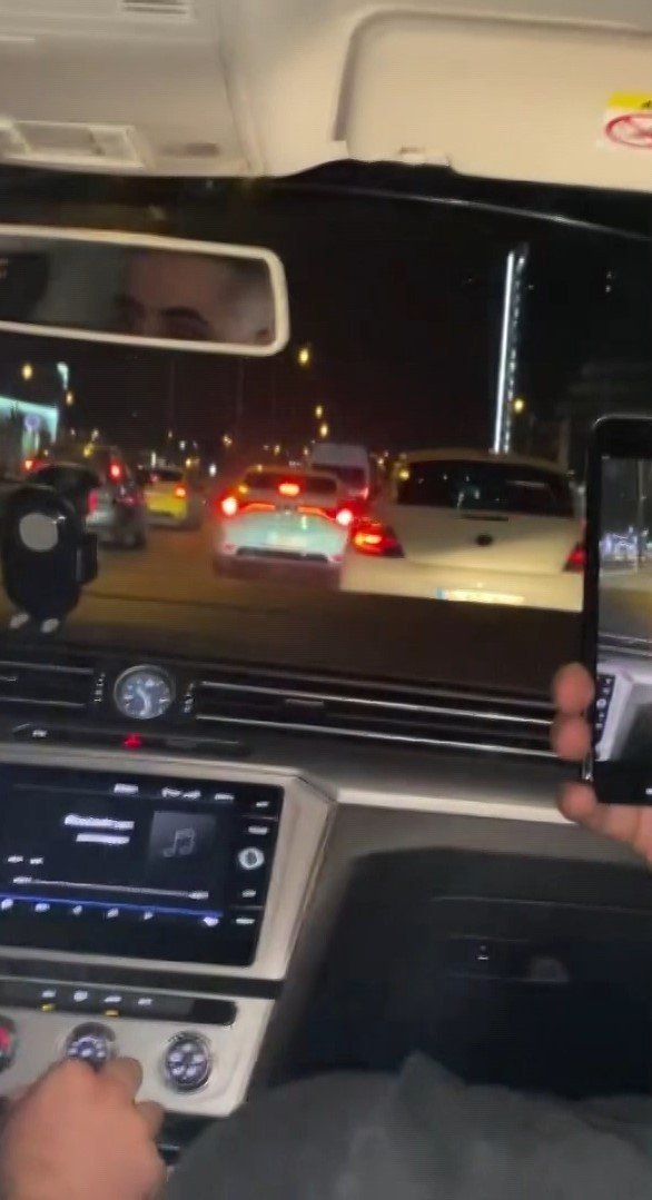 Maltepe’de E-5’te Art Arda Makas Attı, O Anları Arkadaşı Görüntüledi