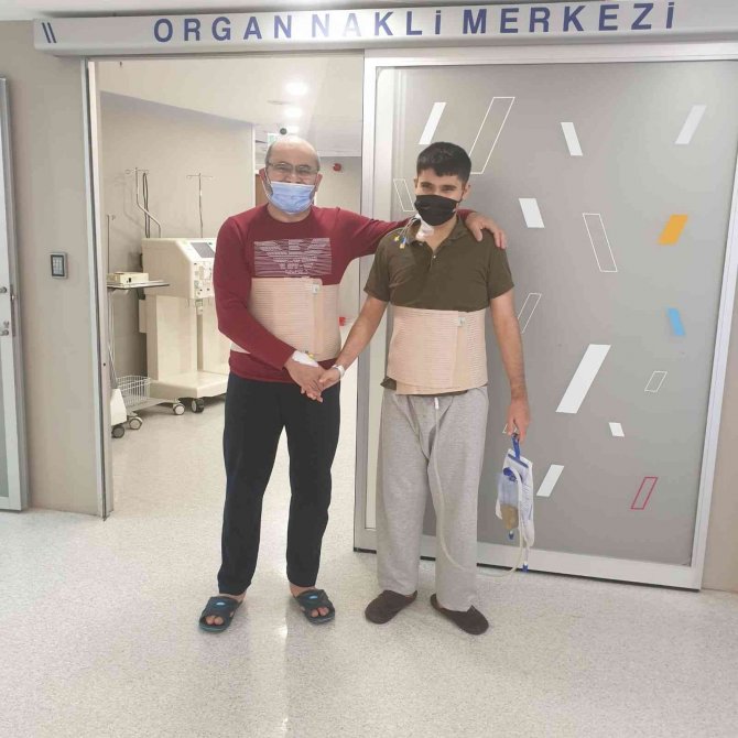 "Yüzlerce İnsan Organ Nakli İle Yeniden Hayata Tutundu"