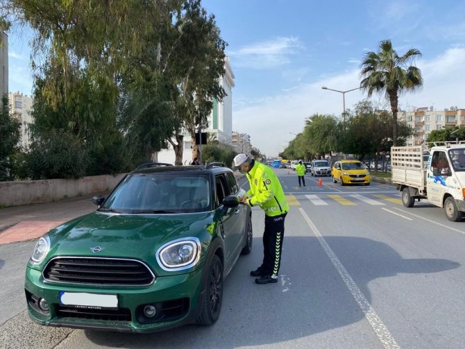 Mersin Polisi Trafik Güvenliği Konusunda Bilgilendirdi