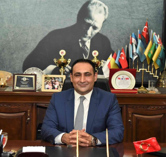 Başkan Yılmaz, Türkiye’nin En Başarılı 3’üncü İlçe Belediye Başkanı Seçildi
