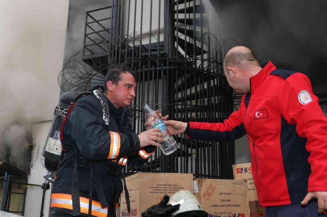 Alışveriş Merkezinde Çıkan Yangın Korkuttu