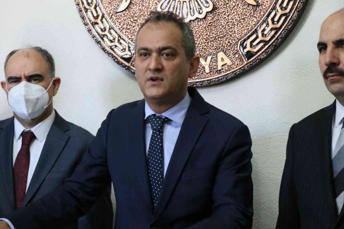 Milli Eğitim Bakanı Özer: "Omicron Varyantının Okullarımıza Yansıma Son Derece Düşük"