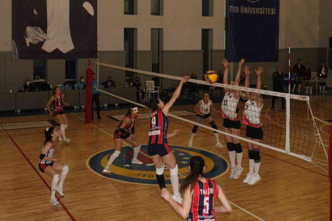 Msk Kadın Voleybol Ve Hentbol Takımları, Aldıkları Galibiyetlerle Yüzleri Güldürdü