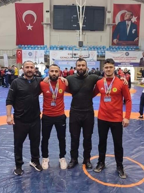 Dereceye Giren Güreş Takımından Başkan Uzun’a Ziyaret