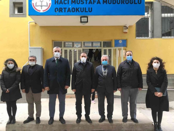 Burhaniye Kaymakamı İ̇lyas Memiş, Hacı Mustafa Müdüroğlu Ortaokulunu Ziyaret Etti