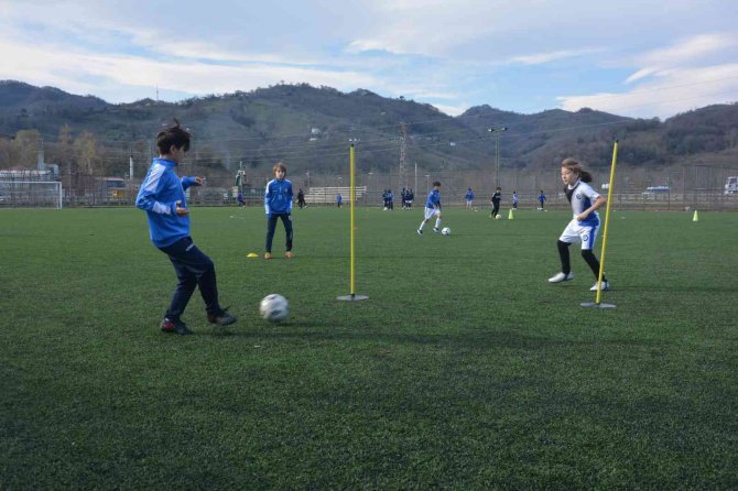 Ordulu Beden Eğitimi Öğretmeni, Açtığı Kulüpte Geleceğin Sporcularını Yetiştiriyor