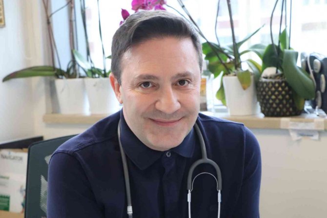 Profesör Özkaya Uyardı: "Bu Şekilde Giderse Hastalara Yer Bulamayacağız, Vatandaşın Aşı Tereddüdü Yoğun Bakımları Doldurdu"