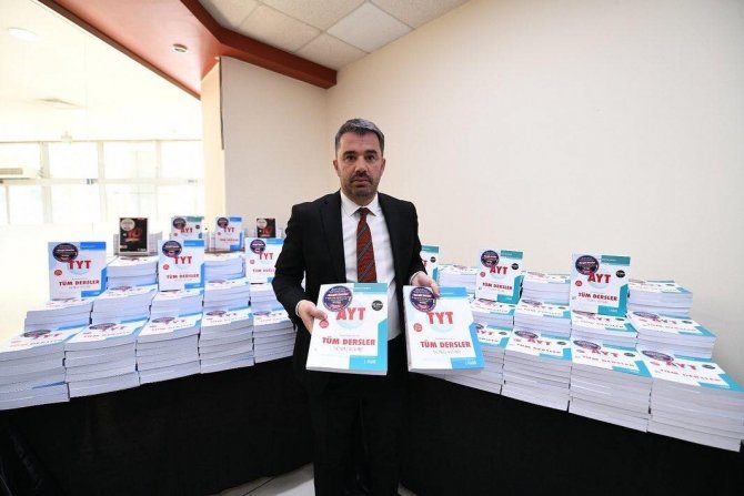 Pursaklar Belediyesi’nden Üniversite Sınavına Girecek Öğrencilere Ücretsiz Soru Bankası