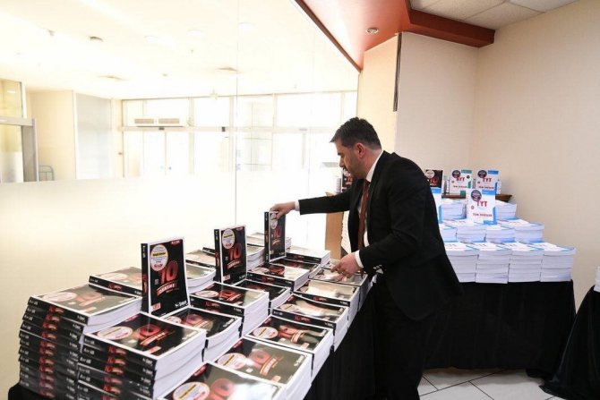 Pursaklar Belediyesi’nden Üniversite Sınavına Girecek Öğrencilere Ücretsiz Soru Bankası