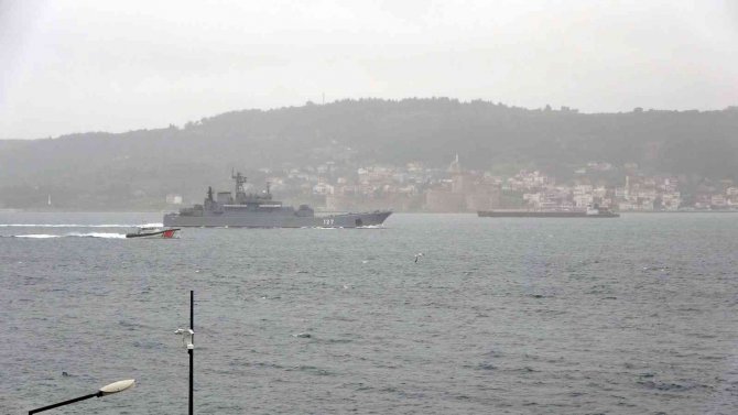 Rus Savaş Gemileri Peş Peşe Çanakkale Boğazı’ndan Geçti