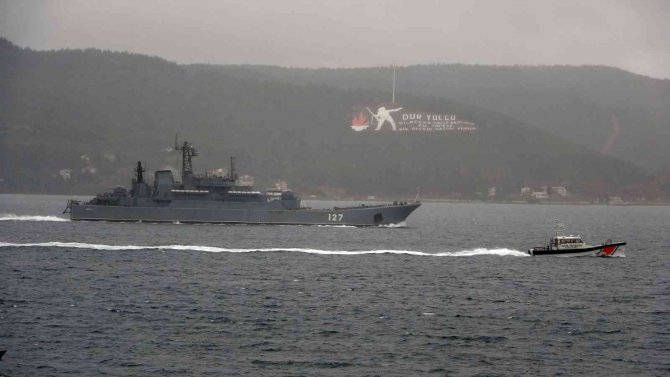 Rus Savaş Gemileri Peş Peşe Çanakkale Boğazı’ndan Geçti