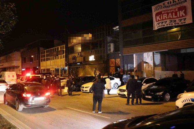 Alkollü Eğlence Mekanın Kapısında 3 Kişiyi Yaralayan Şüpheli Tutuklandı