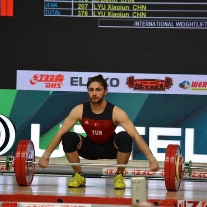 Toptaş 275 Kilo Kaldırarak Türkiye İkincisi Oldu