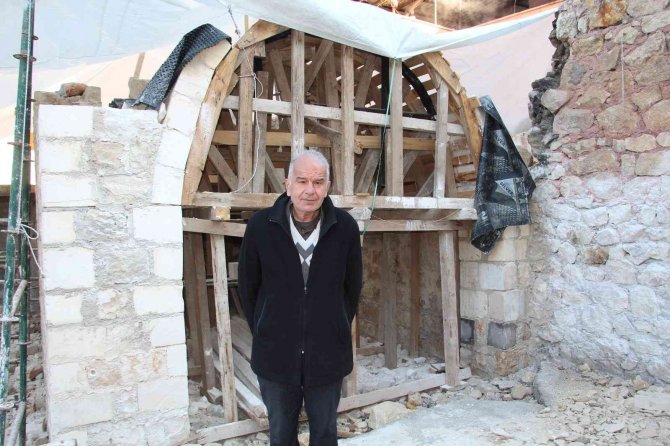 Siirt’te Ateşe Verilen 130 Yıllık Camide Restorasyon Çalışması Başladı