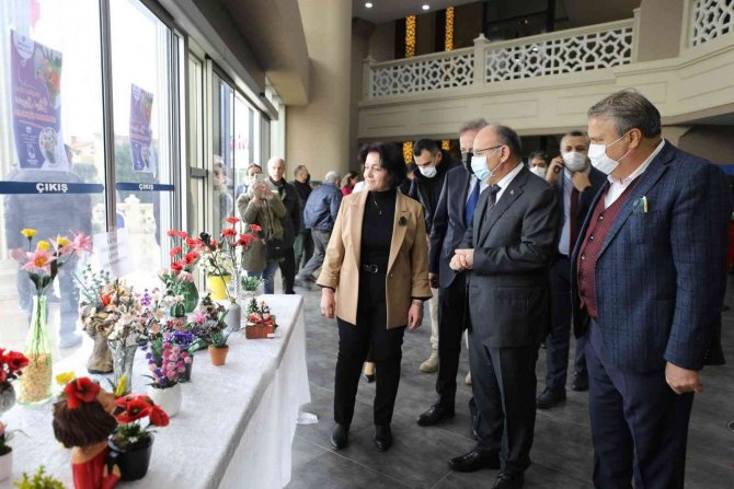 Manisa’da Porselen Sanatla Can Buldu