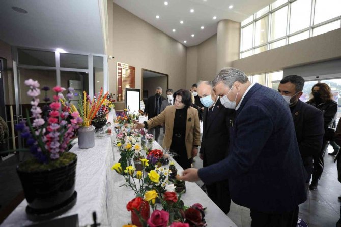 Manisa’da Porselen Sanatla Can Buldu
