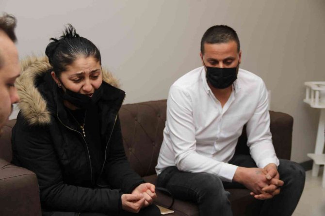 Eşini Ve Kızını Bıçaklayanı Engellemek İsterken Tutuklandı