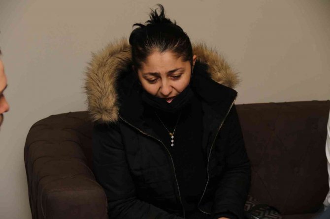 Eşini Ve Kızını Bıçaklayanı Engellemek İsterken Tutuklandı