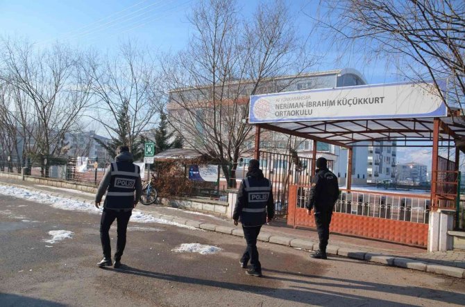 Polis Ekiplerinden Çocuk Ve Gençlerin Korunmasına Yönelik Denetim