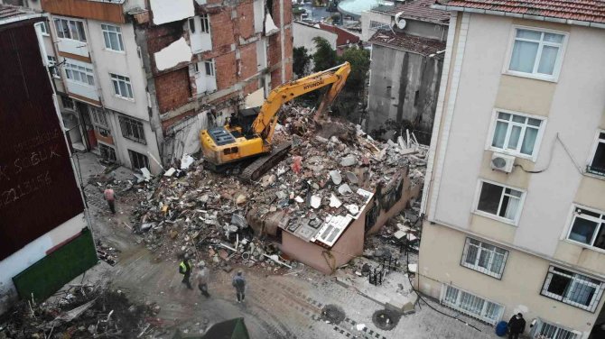 Üsküdar’da Patlamanın Binada Bıraktığı Tahribat Havadan Görüntülendi