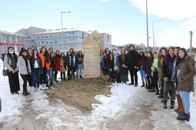 Başkaleli Öğrencilere Erzurum Gezisi