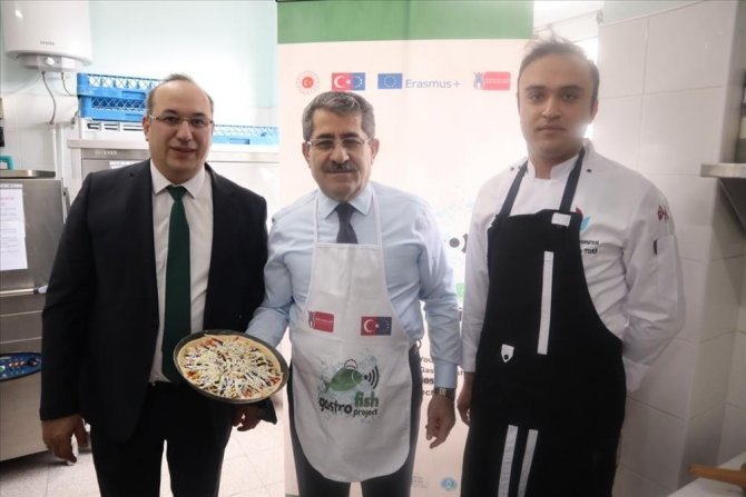Rektör Aşçı Önlüğünü Giydi, Yosun Unundan Hamsili Pizza Yaptı