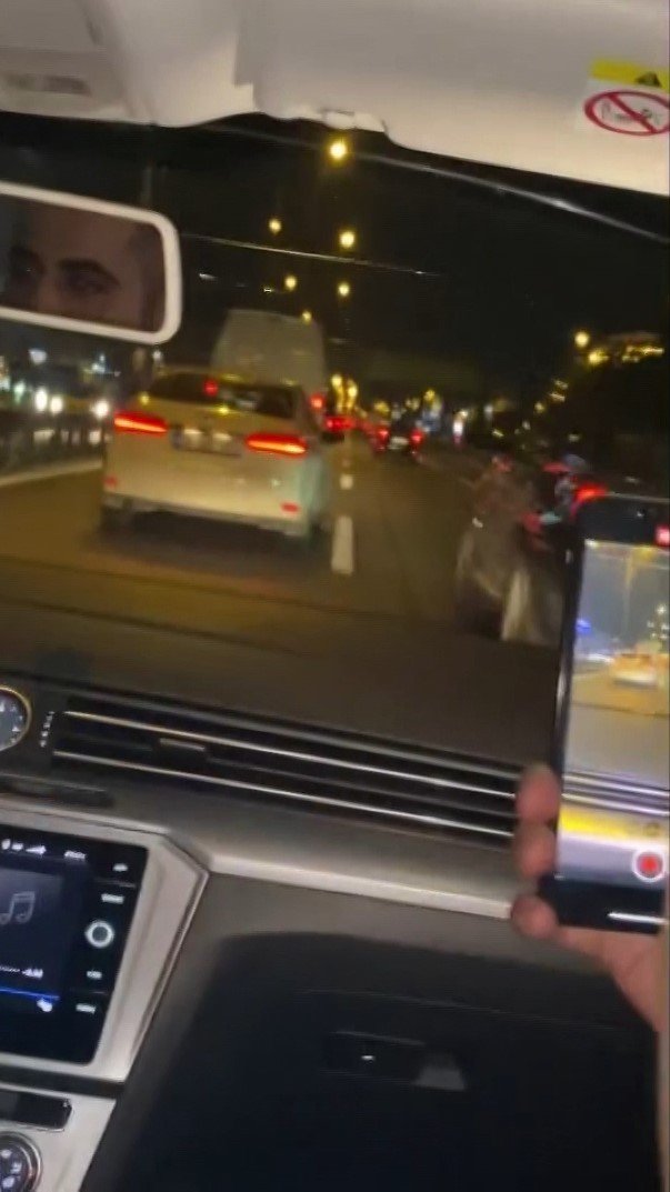 Maltepe’de E-5’te Art Arda Makas Attı, O Anları Arkadaşı Görüntüledi