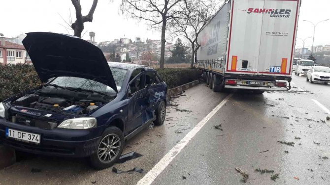 Yoldan Çıkan Tır Sürücü Dehşet Saçtı; 3 Yaralı