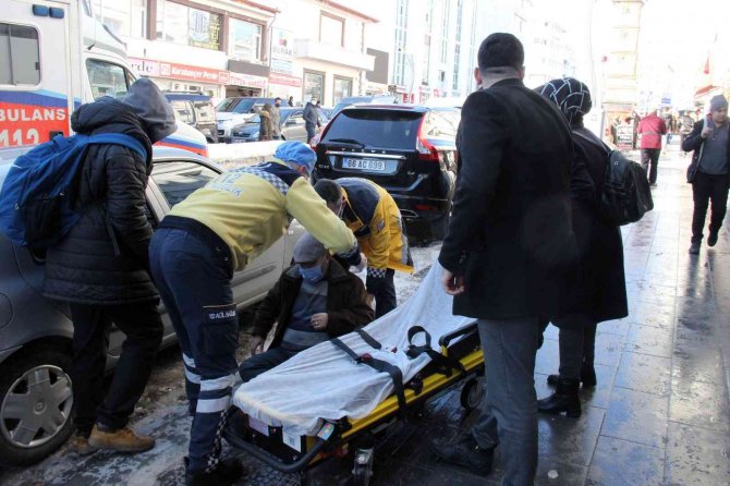 Üzerine Düşen Buz Sarkıtı Yaraladı, O Belediyeyi Suçladı