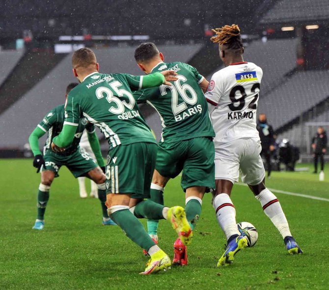 Ziraat Türkiye Kupası: Karagümrük: 2 - İ̇h Konyaspor: 2 (İ̇lk Yarı)