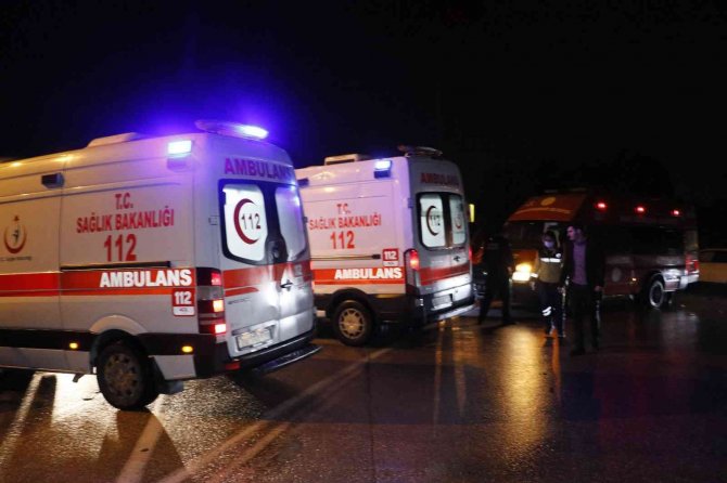 Adana Otomobil Ve Cip Çarpıştı: 3 Yaralı
