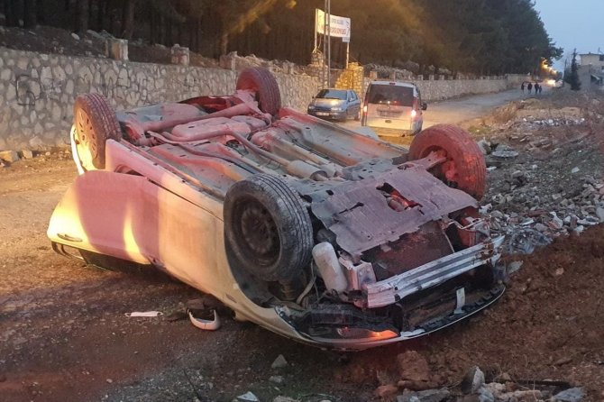 Kontrolden Çıkan Otomobil Takla Attı: 1 Yaralı