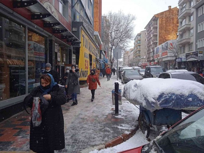 Afyonkarahisar’da Kar Yağışı Etkili Oldu