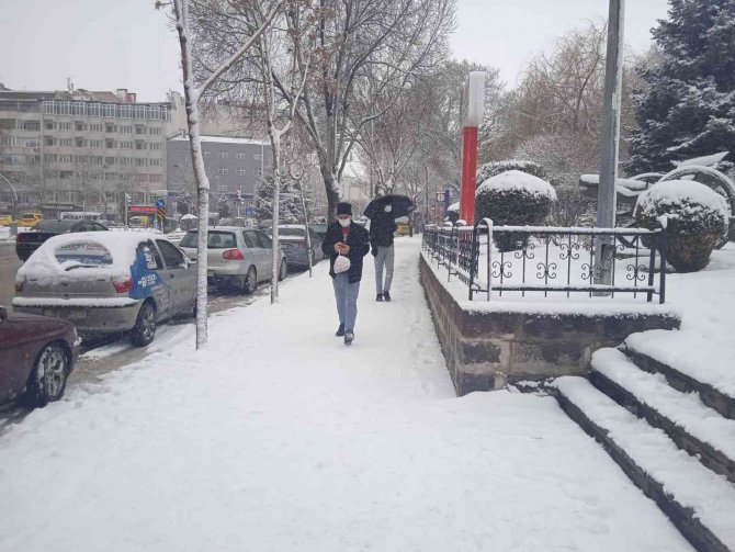 Afyonkarahisar’da Kar Yağışı Etkili Oldu