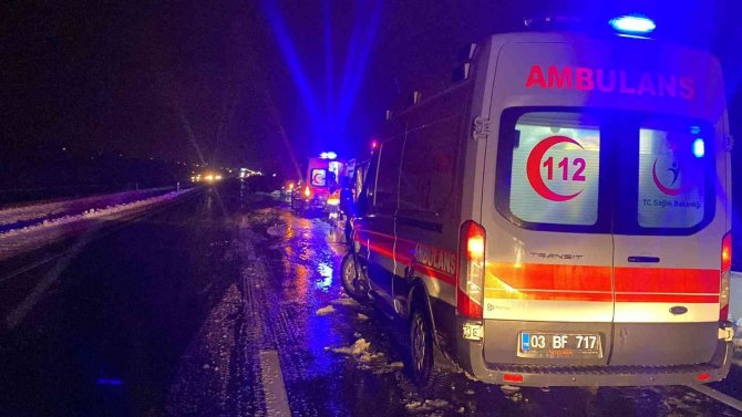 Yolcu Otobüsü Şarampole Devrildi: 15 Yaralı