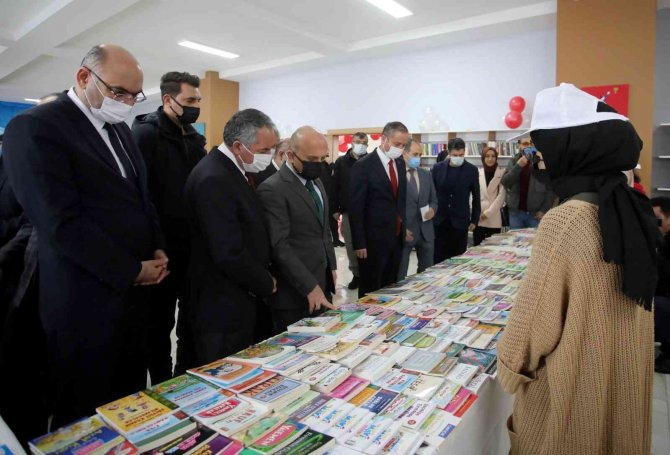 Ağrı’da 650 Bin Kitap Kütüphanelerle Buluştu