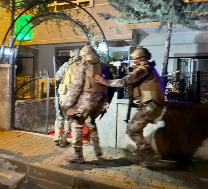 Başkent’te Zehir Tacirlerine Şafak Operasyonu: 8 Gözaltı