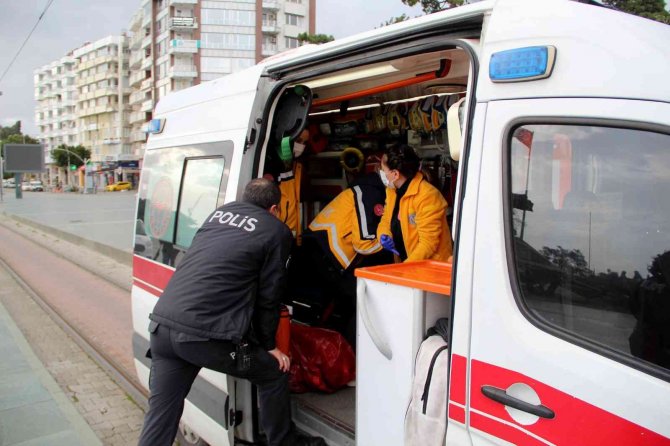 Antalya’da Gençlerin Kız Kavgasında Kan Aktı: 1 Yaralı