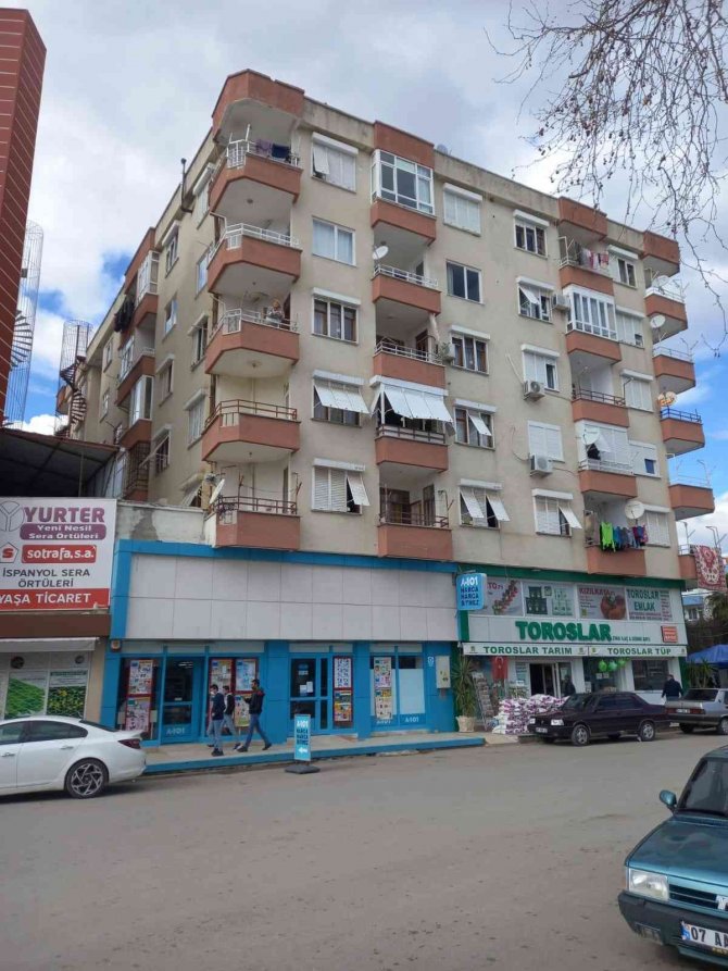 Antalya’da 5. Kattan Düşen Genç Hayatını Kaybetti