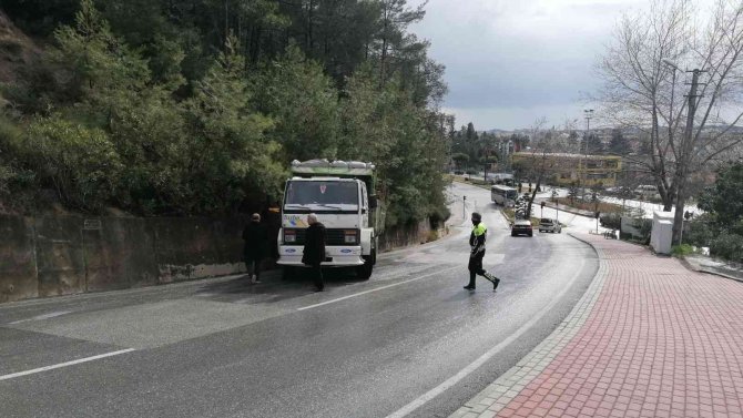 Rampada Arıza Yapan Kamyonunu Şarampole Düşürerek Muhtemel Bir Faciayı Önledi