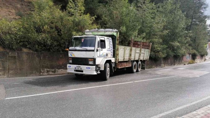 Rampada Arıza Yapan Kamyonunu Şarampole Düşürerek Muhtemel Bir Faciayı Önledi