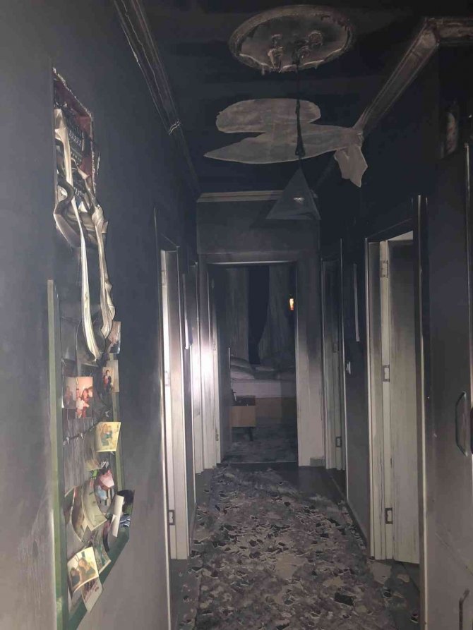 Antalya’daki Yangında Daire Kullanılamaz Hale Geldi