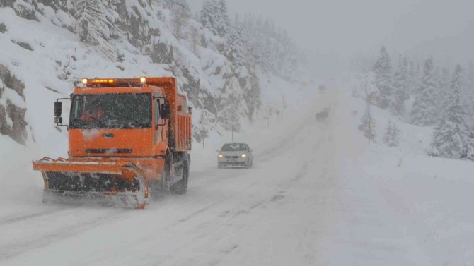 Antalya-konya Karayolu Tüm Araç Trafiğine Kapatıldı
