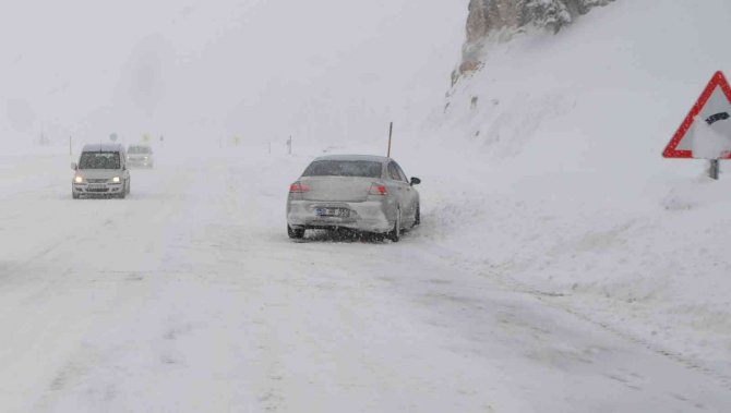 Antalya-konya Karayolu Tüm Araç Trafiğine Kapatıldı