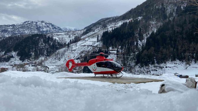 Kar Nedeniyle Mahsur Kalan Hasta İçin Hava Ambulansı Köye İndi