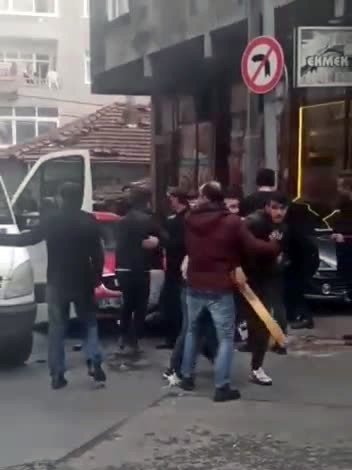 Ters Şeritten Geldiler, Uyarılınca Da Öldüresiye Darp Ettiler