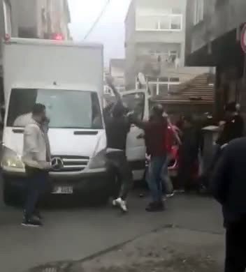 Ters Şeritten Geldiler, Uyarılınca Da Öldüresiye Darp Ettiler