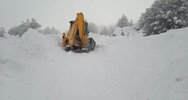 Kazdağları’nda 20 Saatlik Kar Esareti Son Buldu