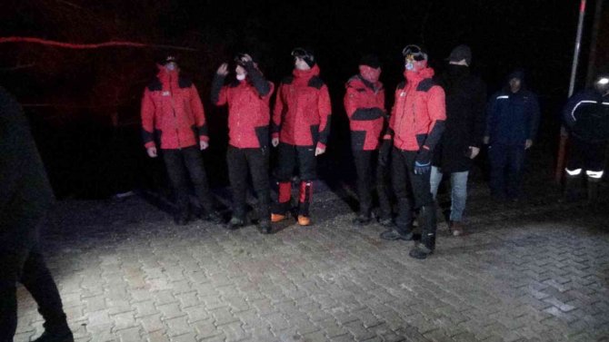 Kazdağları’nda Karda Mahsur Kalan 17’si Askeri Personel 21 Kişiyi Kurtarma Çalışmaları Devam Ediyor